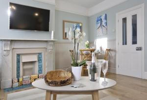 Et tv og/eller underholdning på Southwold Gallery Apartment