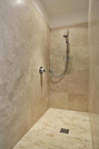 Et badeværelse på Southwold Gallery Apartment