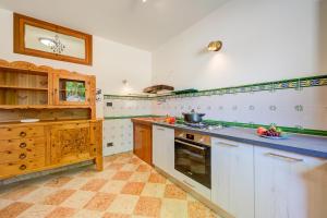 Η κουζίνα ή μικρή κουζίνα στο Casa Mondragon In Lazise - Happy Rentals