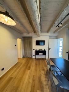 Μια τηλεόραση ή/και κέντρο ψυχαγωγίας στο Pedroom Via San Tomaso