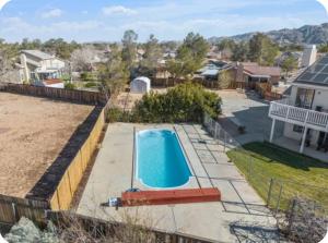 Bazén v ubytování Resort Style House nebo v jeho okolí