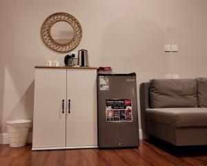 Kuchyň nebo kuchyňský kout v ubytování A2 Modern Studio - Self Entry - استديو حديث دخول ذاتي