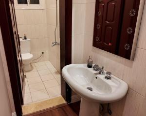 Koupelna v ubytování A2 Modern Studio - Self Entry - استديو حديث دخول ذاتي