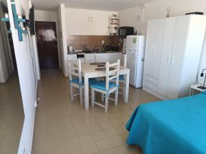 Kuchyň nebo kuchyňský kout v ubytování Monoambiente cómodo zona centro + 3 fotografie