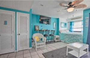 TV/trung tâm giải trí tại Oceanfront Myrtle Beach Resort efficiency