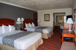Postel nebo postele na pokoji v ubytování Travelodge Inn & Suites by Wyndham Norman