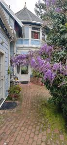 Aed väljaspool majutusasutust Cliff Crest Bed and Breakfast Inn