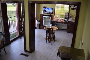 Kuchyň nebo kuchyňský kout v ubytování Travelodge Inn & Suites by Wyndham Norman
