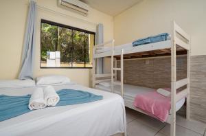 Ένα ή περισσότερα κρεβάτια σε δωμάτιο στο Hotel Dallas - Penha SC