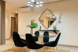 Fotografie z fotogalerie ubytování Luxury 3BR Apt Near Ngor Beach Balcony & Wi-Fi v destinaci Dakar + 53 fotografií