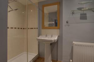 Koupelna v ubytování Church Cottage + 9 fotografií
