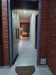 a hallway with a door leading to a bedroom at Departamento Saturnino in Neuquén