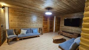 TV/trung tâm giải trí tại Mansion en Granja Orgánica Piscina Climatizada