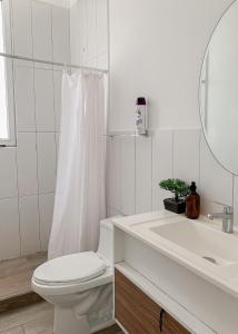 Ένα μπάνιο στο Apartment Airport zone 13, 555