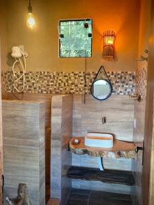 a bathroom with a sink and a mirror at Loft Urucum in Palmeiras