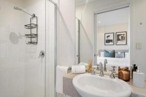 O baie la Helena House - A Spacious Urban Retreat +27 fotografii