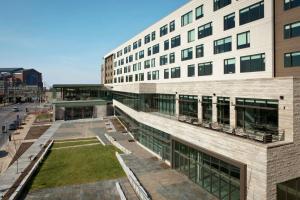 an aerial view of a building with a courtyard at The Alexander, Autograph Collection in Indianapolis