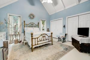 a bedroom with a bed and a flat screen tv at Sues Mountain Charm Fire Pit Mountain Views in Hendersonville