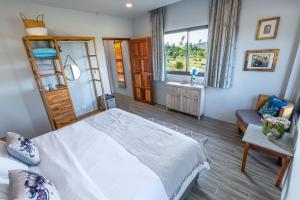 Ένα ή περισσότερα κρεβάτια σε δωμάτιο στο Maenam Hills Apartments