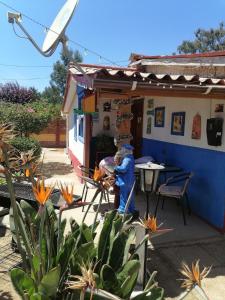 a statue of a person standing outside of a house at Cabaña la Estancia en la Isla in Isla Negra