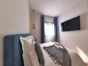 a bedroom with a blue couch and a window at Apartment in Puerto del Rosario near Playa Chica in Puerto del Rosario