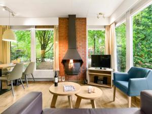 Χώρος καθιστικού στο Pet-Friendly Forest Escape