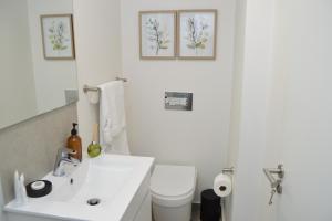 Gallery image of Modern 1BD Apartment with Pool & Braai George in George