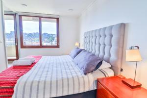 a bedroom with a large bed and a window at HOM I Depto con parking incluido 1D1B in Puerto Varas