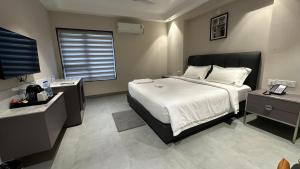 Ένα ή περισσότερα κρεβάτια σε δωμάτιο στο Hotel APS