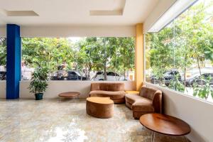 Posezení v ubytování OYO 94746 Raz Residence