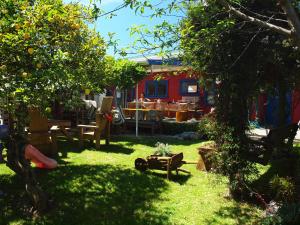 ลานเฉลียงหรือพื้นที่กลางแจ้งของ Annies Nirvana Lodge, Golden Bay YHA
