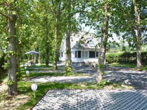 Zahrada ubytování Superb holiday home with garden in Serinchamps + 32 fotografií