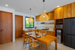 Η κουζίνα ή μικρή κουζίνα στο Villa Amal 9