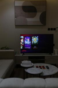 Μια τηλεόραση ή/και κέντρο ψυχαγωγίας στο Quite and cozy studio