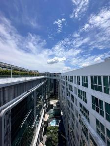 Aussicht von der Spitze eines Gebäudes in der Unterkunft reStary room 2 in Kota Kinabalu