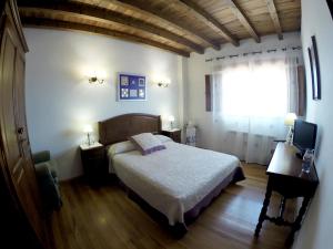 Posteľ alebo postele v izbe v ubytovaní Casa Rural El Regajo Valle del Jerte