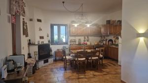 a kitchen and dining room with a table and chairs at La casa di Giulia in Bronte