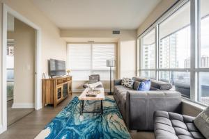 Posezení v ubytování Stylish 3 BR 2BA with Free Parking