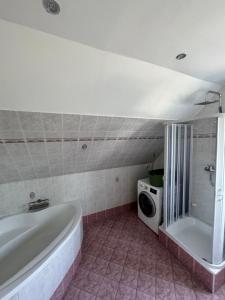 Bilik mandi di Apartment Iglesia