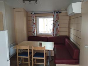 Posezení v ubytování Mobil Home 6 pers avec clim réversible