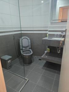 Ένα μπάνιο στο Royal view Apartments +26 φωτογραφίες