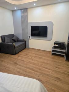 Μια τηλεόραση ή/και κέντρο ψυχαγωγίας στο Royal view Apartments