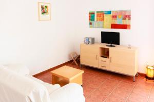 Telewizja i/lub zestaw kina domowego w obiekcie Apartamento Del Mar Las Negras