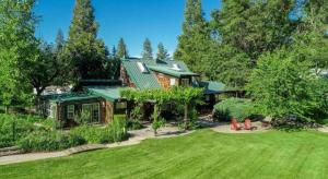 a large house with a yard with a house at The Davies Family Inn in Placerville