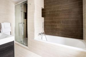 Native Tower Bridge 욕실 사진 29개 이상