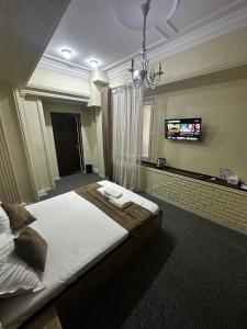 Postel nebo postele na pokoji v ubytování ART HOUSE hotel