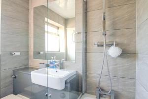 a bathroom with a sink and a shower at NEW Large Contractors House in Hyde 5Guests Long Term WiFi in Hyde