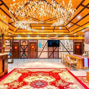 a large room with a large rug on the floor at Snow house in Sanrenban
