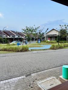 an empty street with houses in the background at Manna Tatami House KBP Bandung near Wahoo, Whoosh & Parahyangan Golf in Bandung