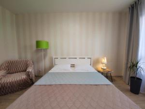 Postel nebo postele na pokoji v ubytování Captain 737 Apartment